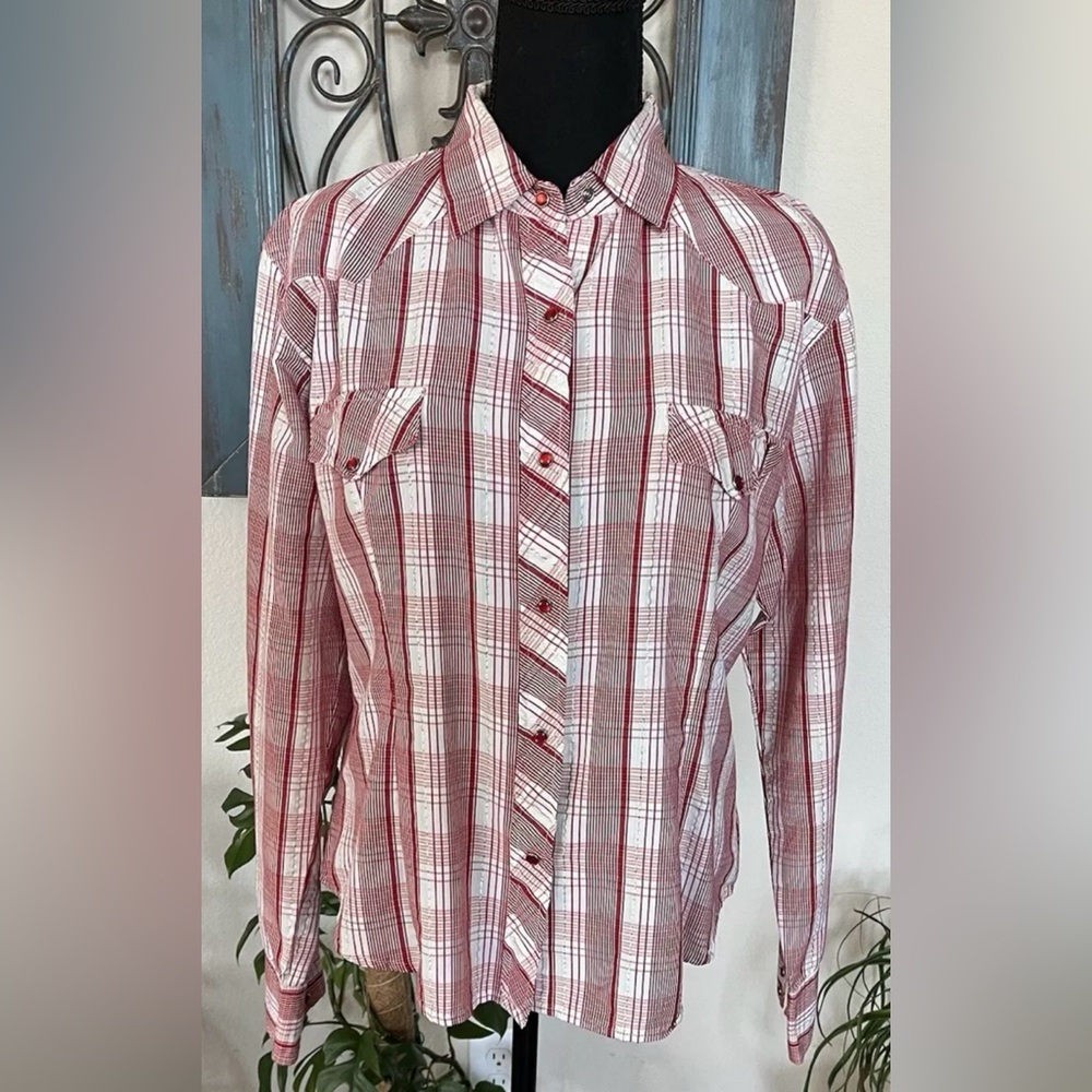 Cowgirl Hardware Red/White Plaid w/ Silver thread Snap Shirt Women’s L